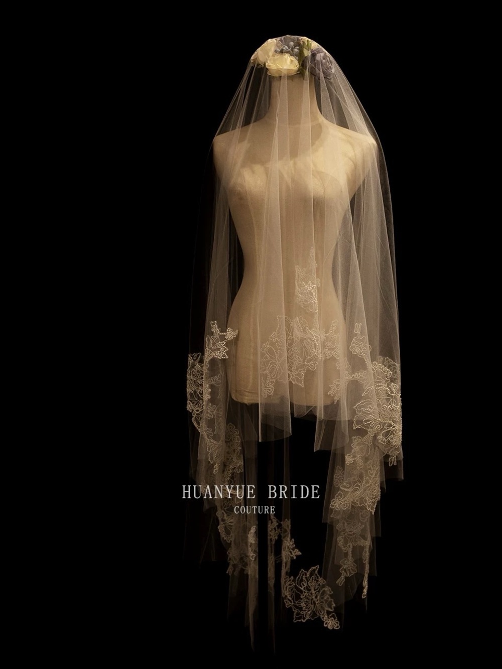 HUANYUE BRIDE Long Lace Edge Bridal Veil - Ivory